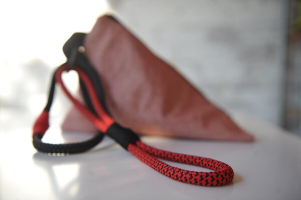 BOLSA DE MANO TRIÁNGULO ROJA - Imagen 4