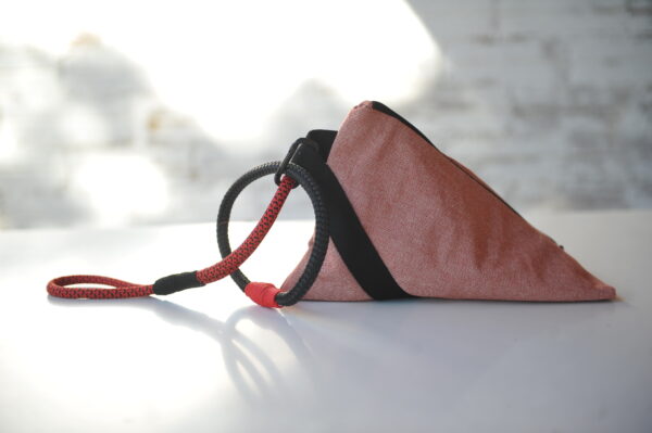BOLSA DE MANO TRIANGLE ROJA - NIEBLA MODA